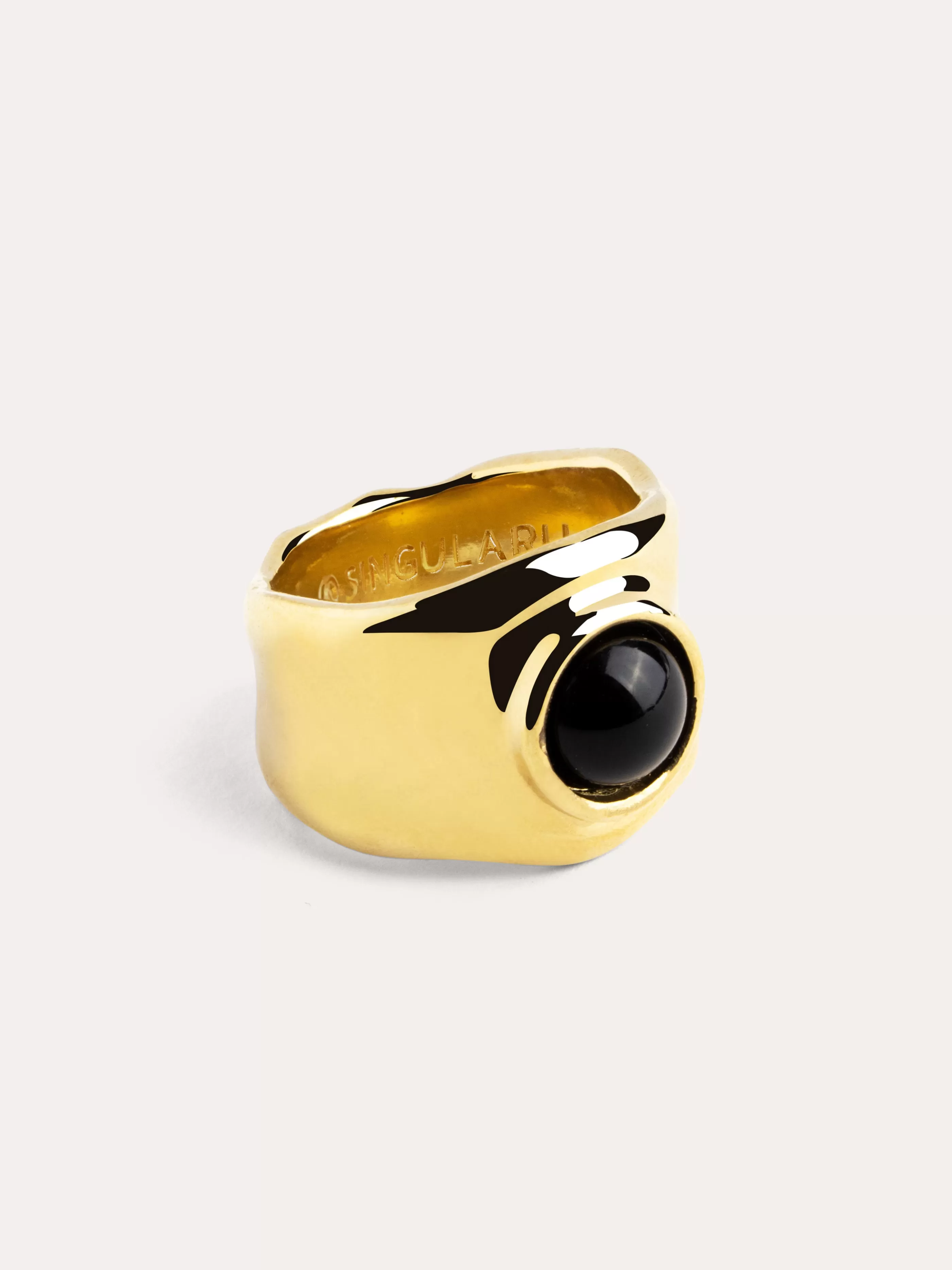 SINGULARU Anillo My Onyx Bano Oro- Anillos Con Talla